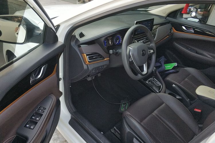 长安 逸动DT 2019款 1.6L 自动智享型 国VI中控内饰20