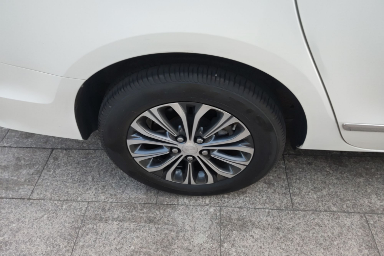 别克GL8 2021款 陆上公务舱 652T 豪华型车身外观6002