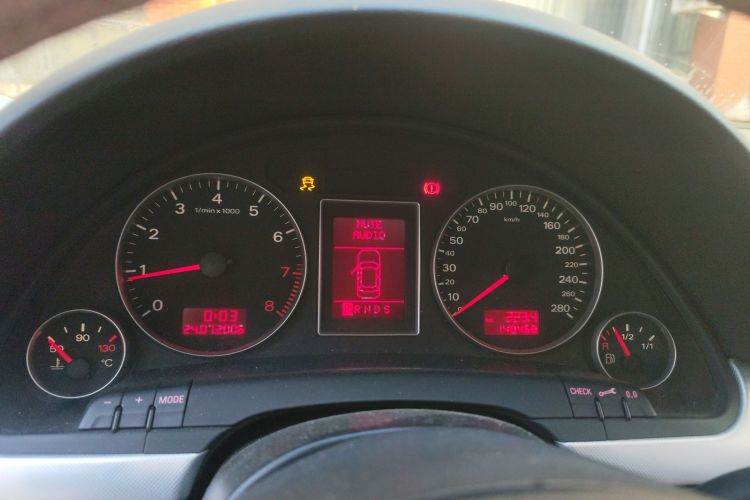 奥迪A4 2008款 2.0T 个性风格版中控内饰14