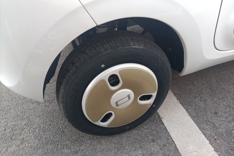 奔腾小马 2026款 222km 闪耀马车身外观6003