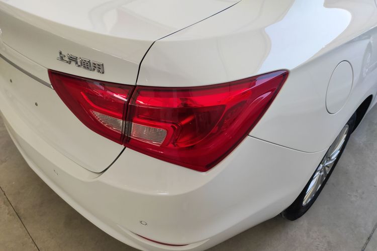 别克 英朗 2017款 15N 手动精英型车身外观9