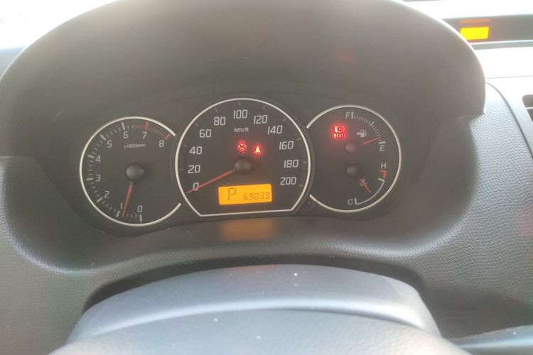 铃木 雨燕 2015款 1.5L 自动限定版局部细节14