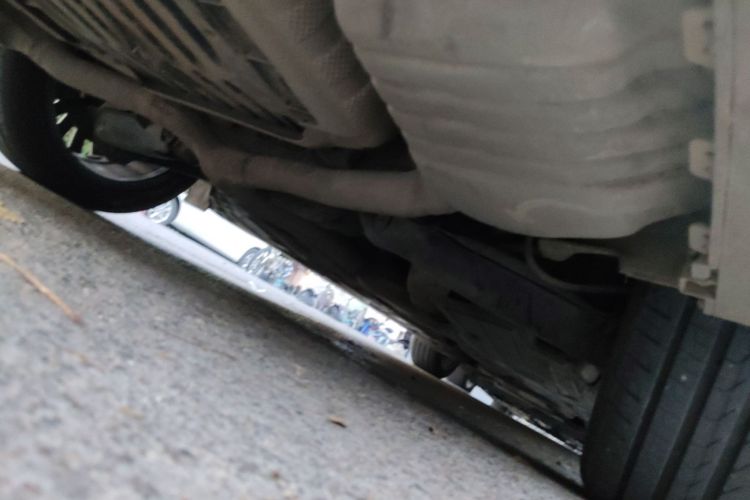 奔驰E级 2017款 E 300 L 运动豪华型局部细节9002