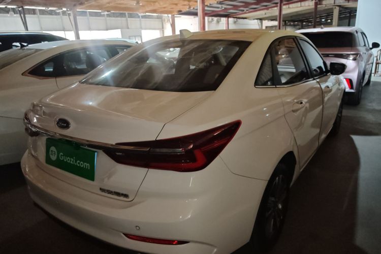 福特 福睿斯 2021款 1.5L 自动钻石版车身外观7