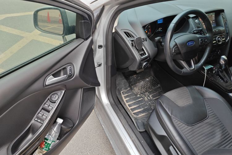 福特 福克斯 2015款 三厢 1.6L 自动风尚型中控内饰7003