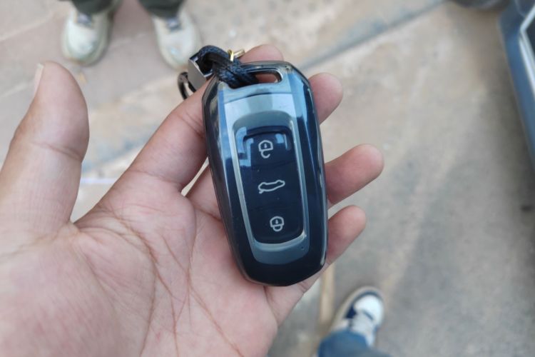 吉利银河 2025款 210km 熊猫骑士中控内饰7001