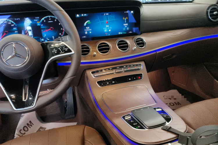 奔驰E级 2023款 改款 E 300 L 豪华型中控内饰16