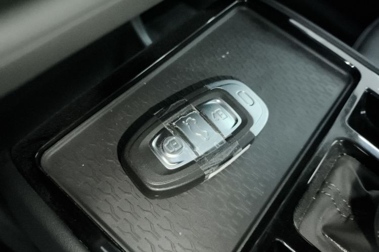 红旗E-QM5 2023款 改款 基础出行版中控内饰11