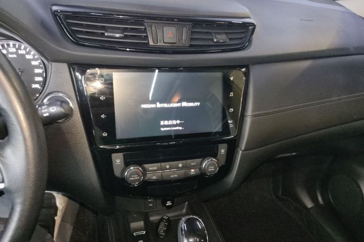 日产 奇骏 2023款 经典 2.0L 两驱智联臻享版中控内饰16