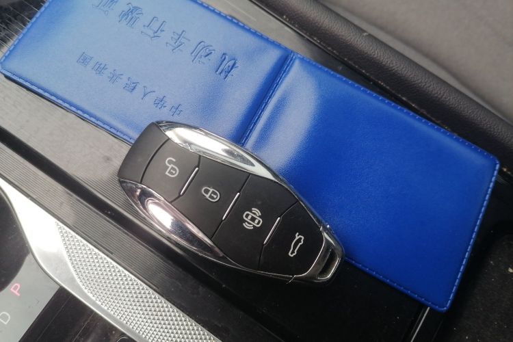 红旗H5 2024款 1.5T DCT智联旗悦版中控内饰7001