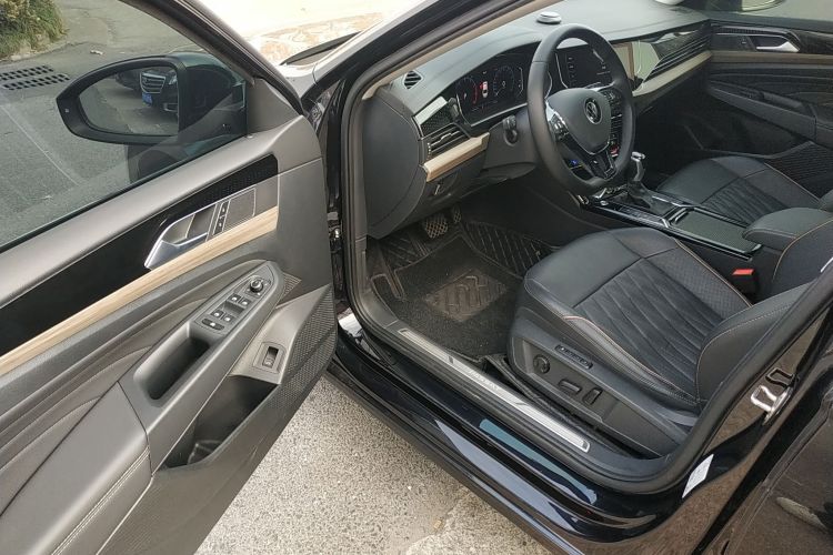 大众 帕萨特 2021款 330TSI 豪华版中控内饰20