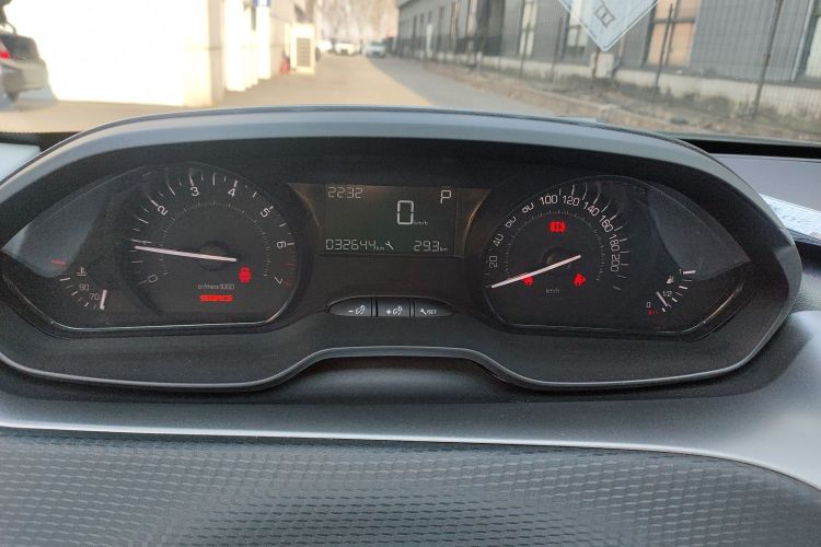 标致2008 2018款 1.6L 自动潮流版中控内饰14