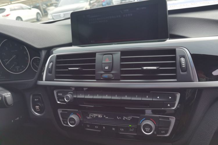 宝马3系 2016款 320Li 进取型中控内饰16