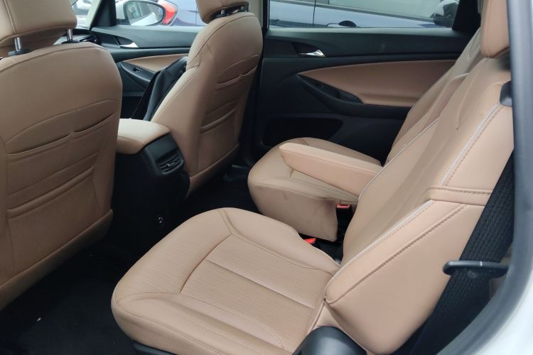 别克GL6 2021款 323T 轻混动互联豪华型中控内饰21