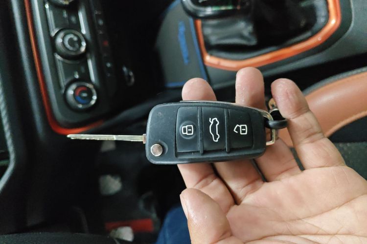 奇瑞 瑞虎3X 2017款 1.5L 手动时尚版中控内饰11