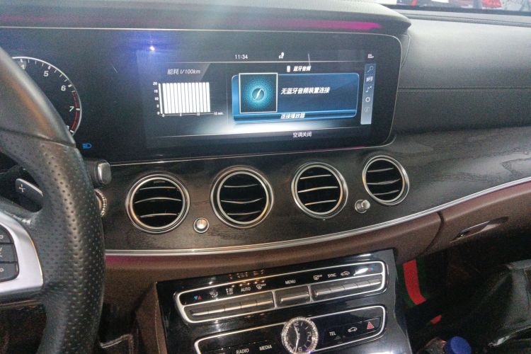 奔驰E级 2016款 E 300 L 运动豪华型中控内饰16