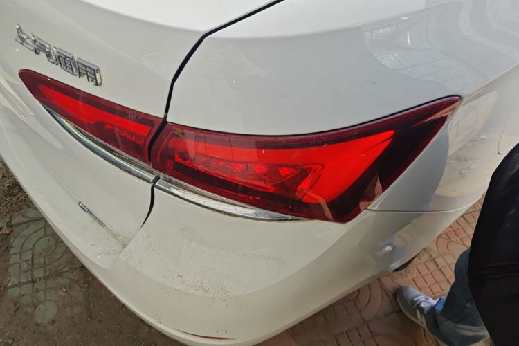 别克 英朗 2021款 改款 1.3T 自动轻混动精英型车身外观9