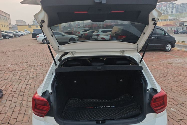 大众 Polo 2019款 Plus 1.5L 自动炫彩科技版机舱底盘23