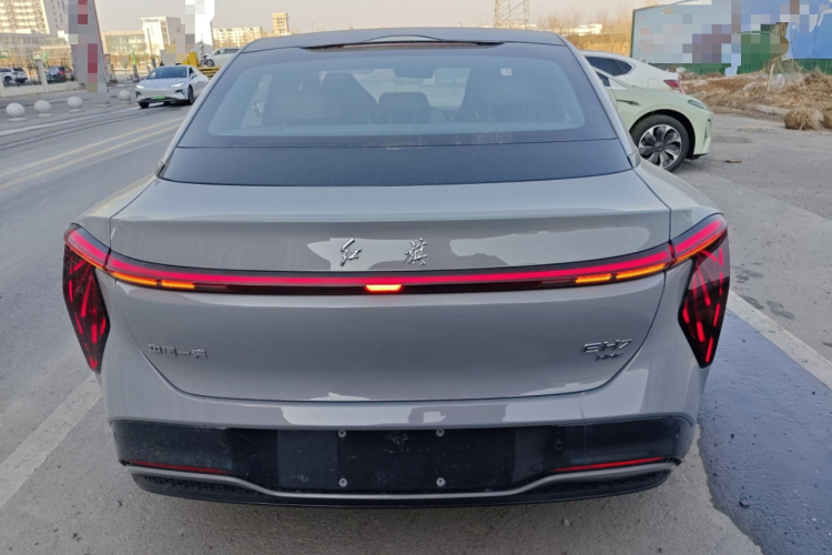 红旗EH7 2024款 760 Pro+ 四驱版车身外观6