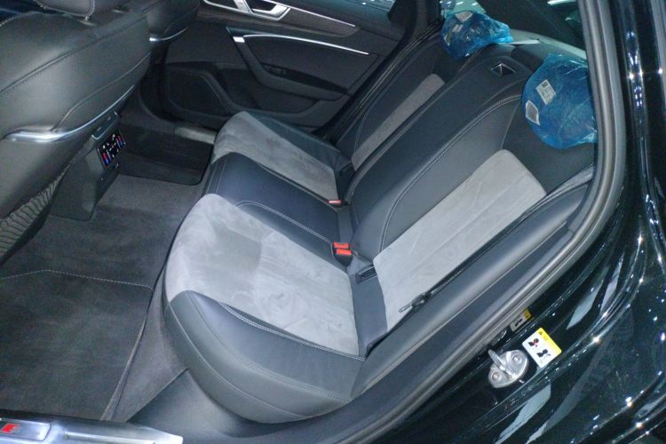 奥迪A6L 2024款 45 TFSI quattro 臻选动感型中控内饰7004