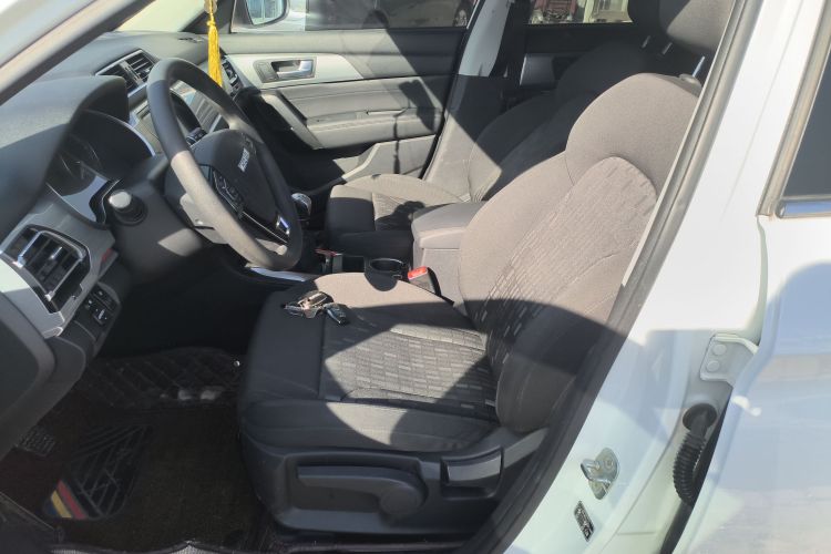 哈弗H2 2018款 创享版 蓝标 1.5T 手动两驱时尚型中控内饰19