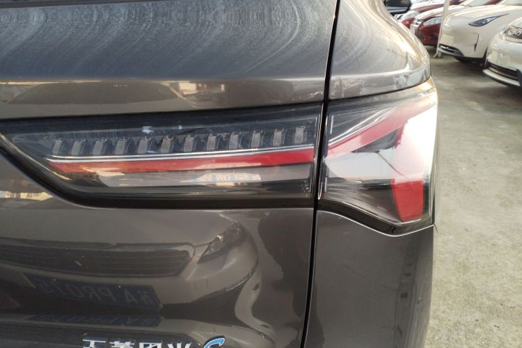 五菱汽车 五菱星光S 2024款 130km 旗舰型车身外观9