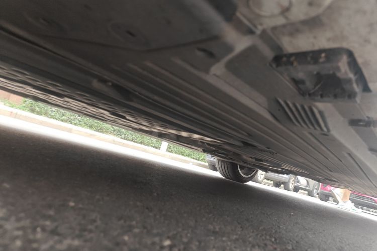 奔驰C级 2024款 C 200 L 运动版局部细节9004