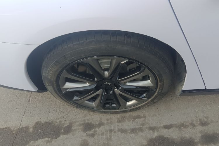 小鹏P7 2022款 480G+车身外观6008