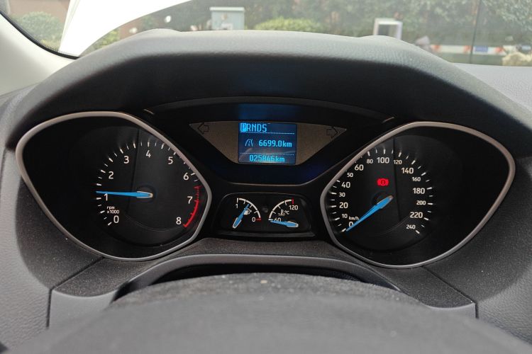 福特 福克斯 2018款 两厢经典 1.6L 自动舒适型智行版中控内饰14