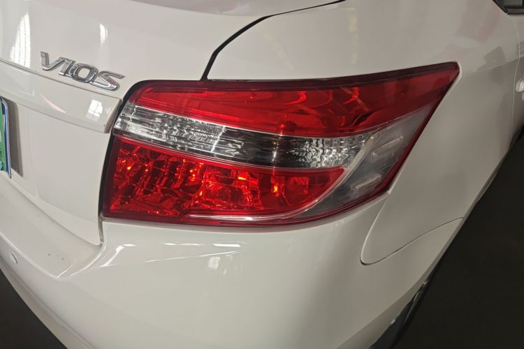 丰田 威驰 2014款 1.5L 手动智尚版车身外观9