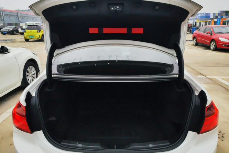 宝马1系 2017款 118i 时尚型机舱底盘23