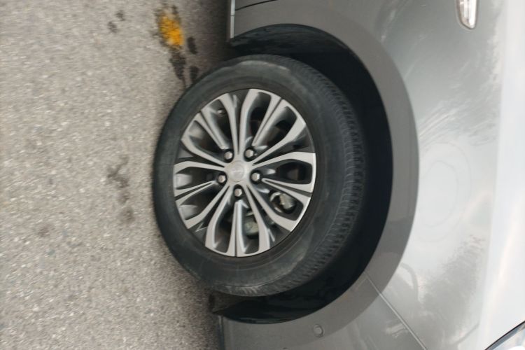 别克GL8 2021款 陆上公务舱 652T 尊贵型车身外观10