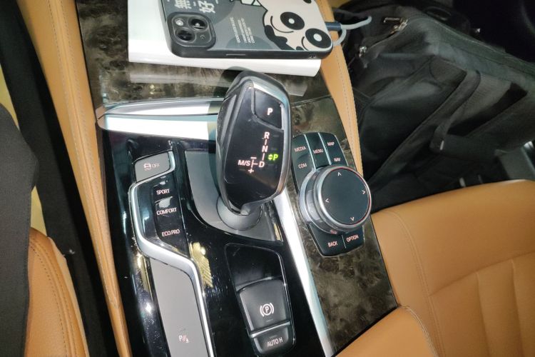 宝马5系 2018款 改款 530Li 领先型 M运动套装中控内饰18