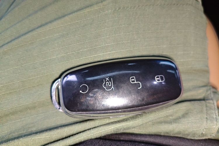 腾势D9 2022款 DM-i 1040 尊贵型中控内饰7001