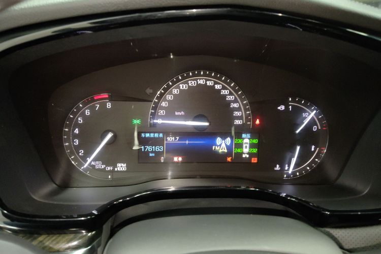 凯迪拉克XT5 2016款 28T 四驱豪华型中控内饰14