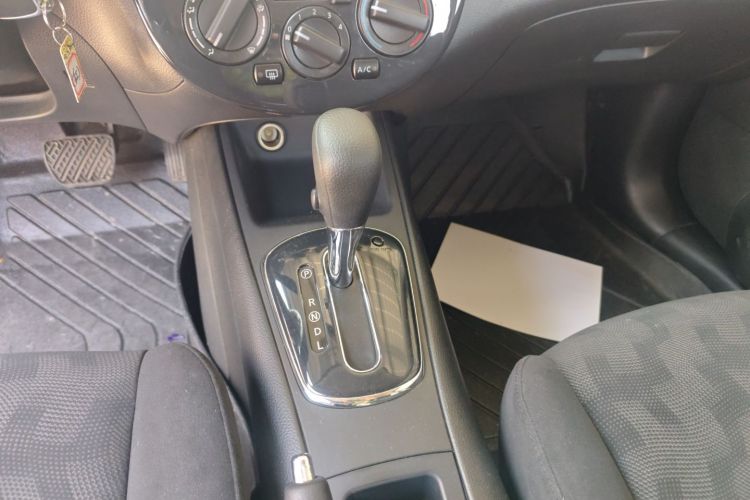 日产 骐达TIIDA 2014款 1.6L CVT舒适型中控内饰18