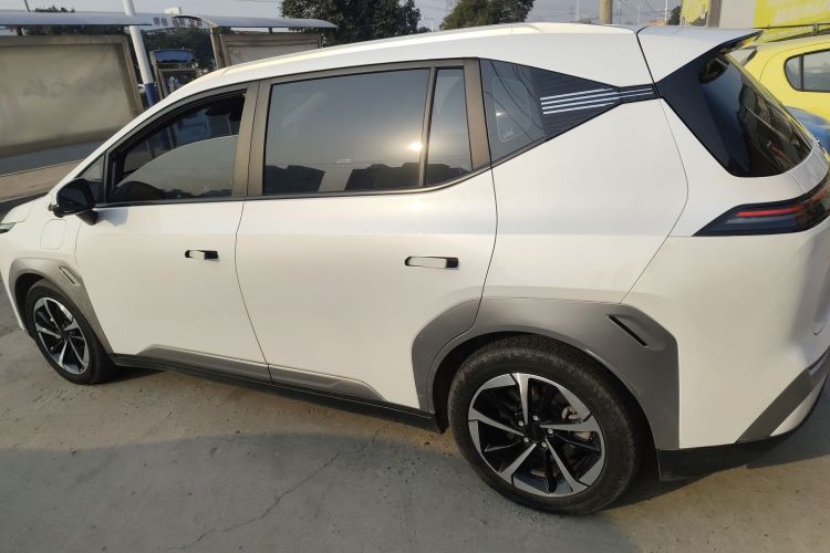 埃安 AION Y 2023款 Plus 510 智领版车身外观4