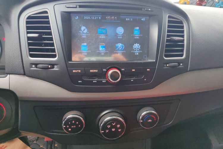 荣威350 2014款 1.5L 手动迅驰版中控内饰16