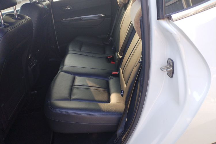 标致3008 2013款 2.0L 自动潮流版中控内饰7004