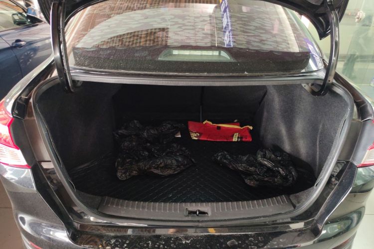 日产 蓝鸟 2016款 1.6L CVT智酷版机舱底盘23