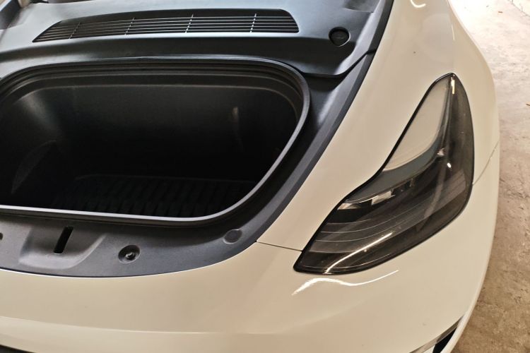 特斯拉 Model Y 2022款 长续航全轮驱动版局部细节9007