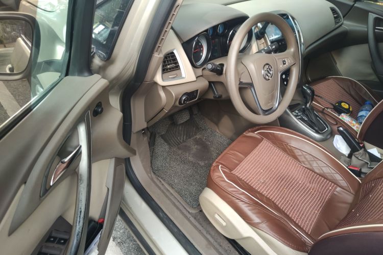 别克 英朗 2013款 GT 1.6L 自动时尚版中控内饰20