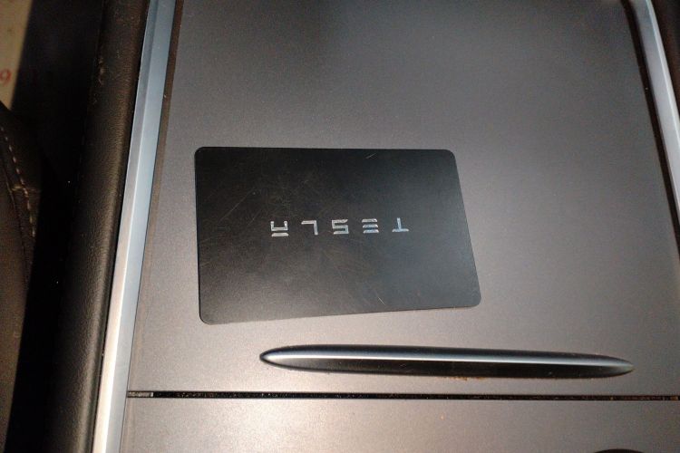 特斯拉 Model Y 2021款 标准续航后驱版中控内饰11