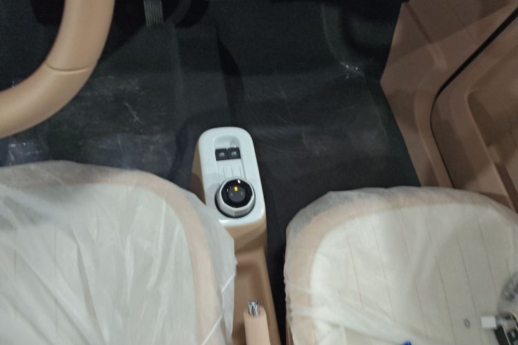 吉利银河 2024款 熊猫mini 200km 耐力熊中控内饰18