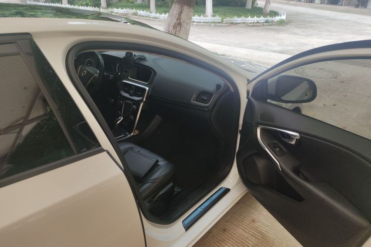 沃尔沃V40 2017款 T3 智逸版局部细节9005