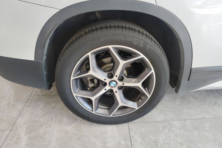 宝马X1 2019款 xDrive20Li 尊享型车身外观6008