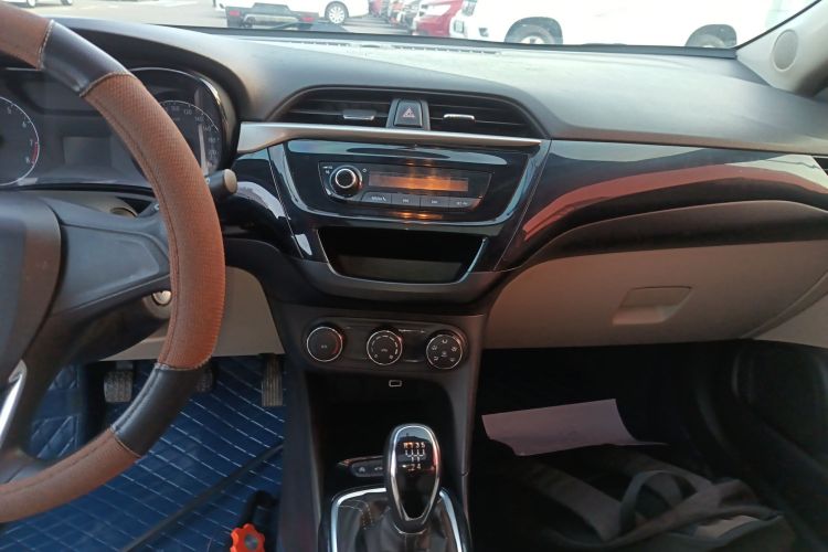 别克 凯越 2018款 15N 手动精英型中控内饰16