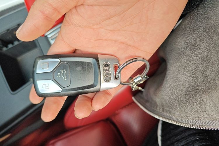 奥迪A4L 2020款 40 TFSI 豪华动感型中控内饰7001