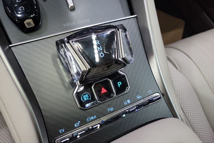 腾势Z9GT 2024款 1100四驱Max版中控内饰18