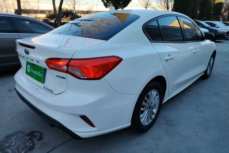 福特 福克斯 2020款 三厢 EcoBoost 180 自动锋潮型车身外观7